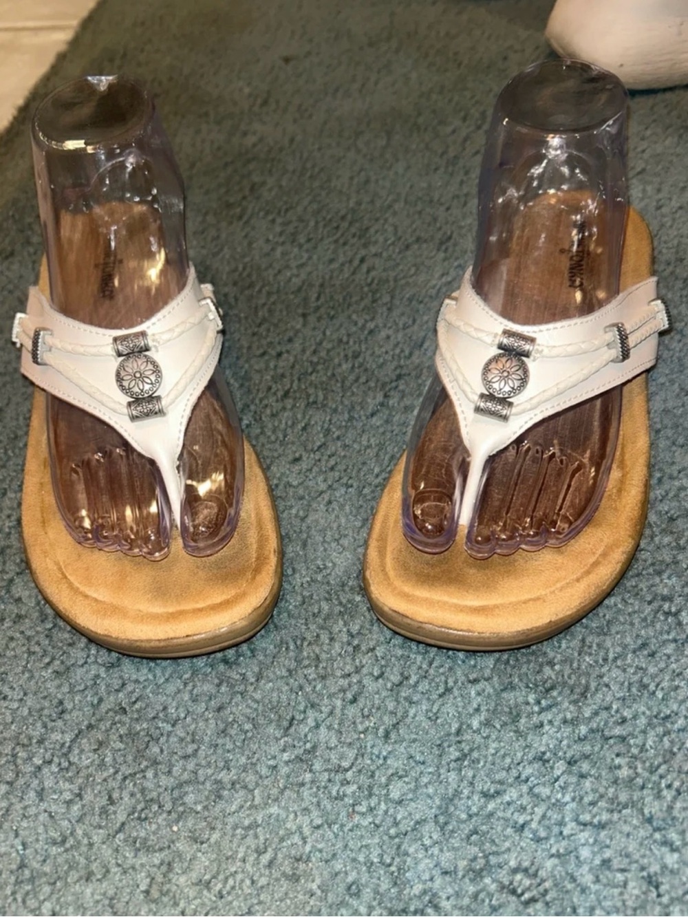 White Minnetonka Comfort Leather Thong Sandals - size 9